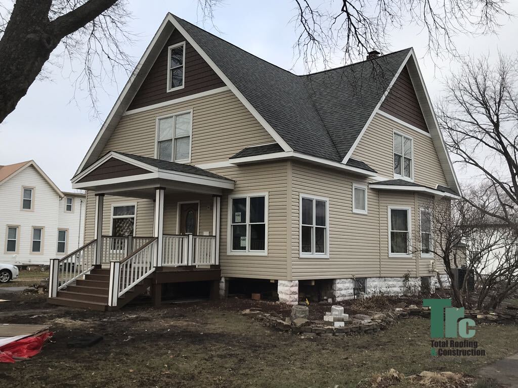 This house received a brand new exterior facade renovation with siding, fascia, soffit, and gutters. 